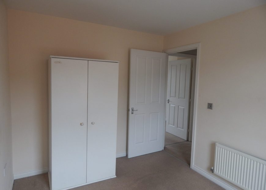 2nd Floor Apartment. Secure Entry System, White Goods.