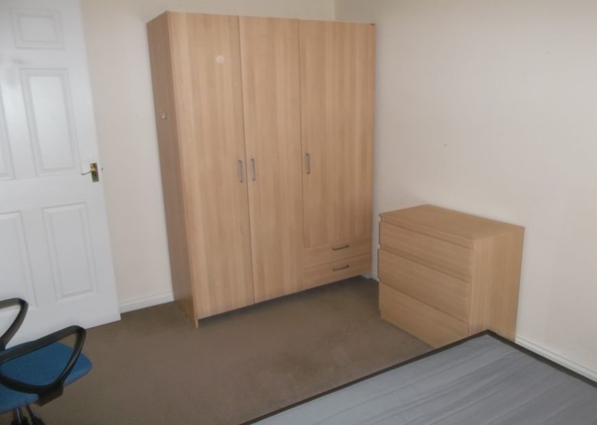 1st Floor Apartment. Balcony. White Goods. Part furnished