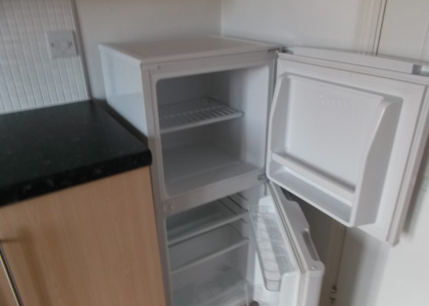 1st Floor Apartment. Balcony. White Goods. Part furnished JUNE 2023