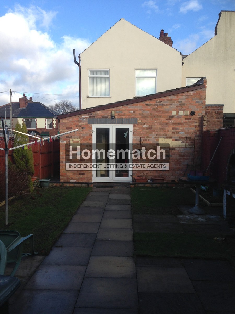 Ideal Family Home. 3 beds. 2 large reception. Dining Kitchen. White Goods